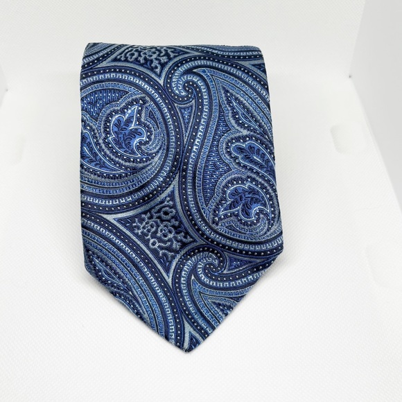 Banana Republic blue paisley tie 100% silk - Picture 3 of 6